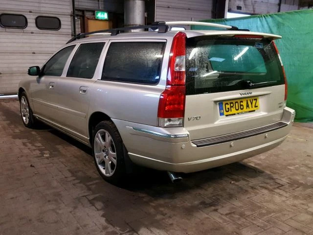 VOLVO V70 4X4 - Photo 1