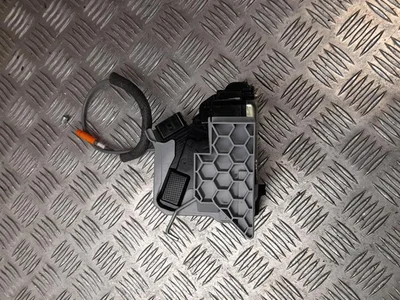 Hyundai 81420-Q0400 / 81420Q0400 Bayon 2022 Serrure de porte Right Rear - Image 1