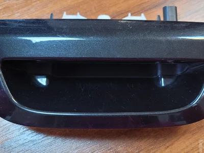 Chrysler 5RP06AXRAC Pacifica 2019 Bouton du coffre à bagages - Image 1