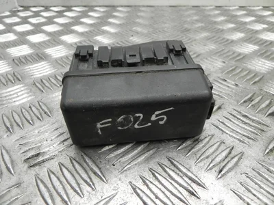 Lexus 82662-30560 / 8266230560 GS (GRS19_, UZS19_, URS19_) 2010 Boîte à fusibles - Image 1