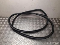 Tesla 1497675-B0-E / 1497675B0E Model Y 2025 Durų sandariklis kairysis galinis