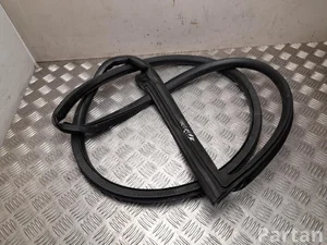 Polestar 4 2025 Durų sandariklis kairė priekis