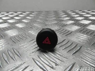 Nissan S31471 JUKE (F15) 2016 Éclairage d'urgence / interrupteur de danger - Image 1