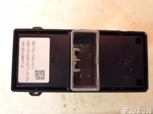 Honda 35770-TA0-A11, 83740-TV1-E020-BLK, 35770TA0A11, 83740TV1E020BLK / 35770TA0A11, 83740TV1E020BLK, 35770TA0A11, 83740TV1E020BLK CIVIC IX (FK) 2013 Bouton de lève-vitre