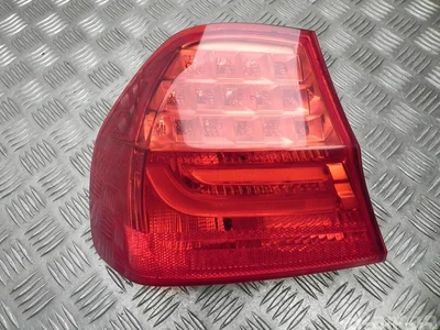 BMW 4871731 3 (E90) 2010 Feu arrière - Image 1