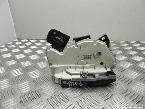 Volkswagen 5K1 837 016 / 5K1837016 GOLF VI (5K1) 2009 Serrure de porte Right Front