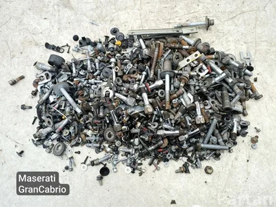 Maserati GRAN TURISMO 2011 Boulon complect - Image 1