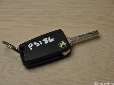 Škoda SUPERB III Estate (3V5) 2016 Clé - Image 1