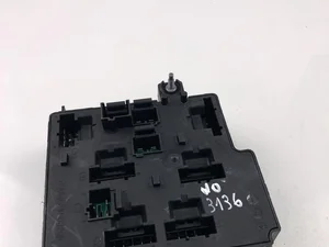 Volvo 32268452 V90 II 2020 Caja de fusibles