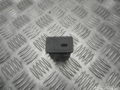 Mercedes-Benz A 247 820 78 02 / A2478207802 Sprinter (907/910) 2021 Périphérique d'entrée - Image 1