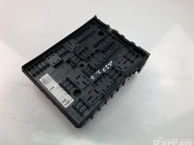 Volkswagen 1K0937124H GOLF V (1K1) 2008 Boîte à fusibles - Image 1