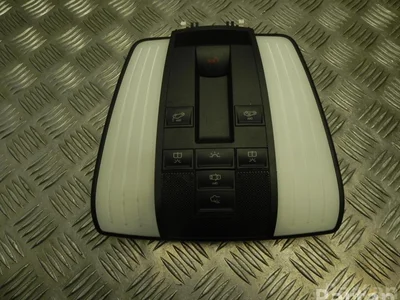 Mercedes-Benz A 212 900 58 24 / A2129005824 E-CLASS (W212) 2016 Lumière intérieure - Image 1