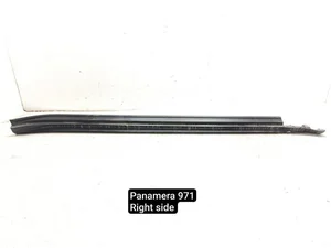 Porsche 971854884 PANAMERA (971) 2018 Slenksčių apdaila dešinė pusė