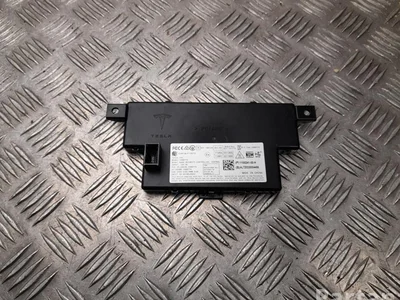 Tesla 1100241-00-H / 110024100H MODEL 3 2021 Unité de contrôle pour l'accès et l'autorisation de démarrage (kessy) - Image 1