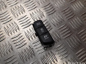 Toyota M81303, M81293 Yaris Cross XP210 2024 Commutateur multiple