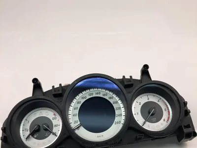 Mercedes-Benz A2049004108 C-CLASS (W204) 2010 Tableau de bord - Image 1