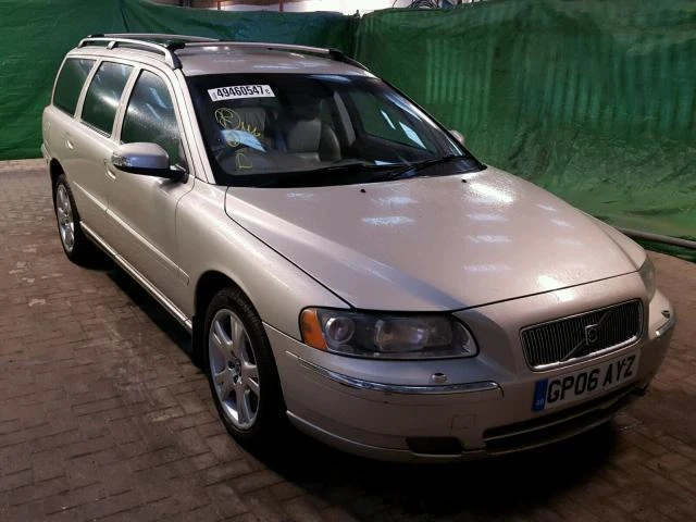 VOLVO V70 4X4 - Photo 5