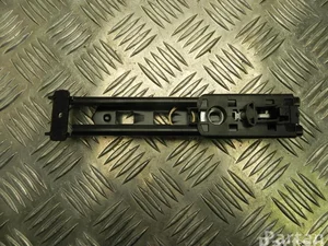 Mercedes-Benz A 212 860 00 88 / A2128600088 E-CLASS (W212) 2012 Support pour la garniture