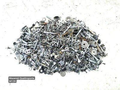 Maserati QUATTROPORTE V 2011 Bolzen Satz - Bild 1