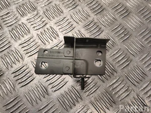 Mercedes-Benz A 294 880 59 01, A 294 881 05 00 / A2948805901, A2948810500 EQE SUV (X294) 2023 Halter für Kotflügel links