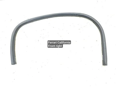 Ferrari 069877700 California 2010 Uszczelka drzwi z przodu po prawej - Zdjęcie 1