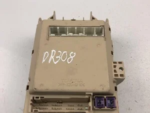 Toyota PPT20GF10 YARIS (_P1_) 2004 Fuse Box