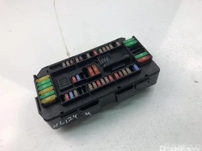 BMW 9337879 3 (F30, F80) 2015 Caja de fusibles - Imagen 1