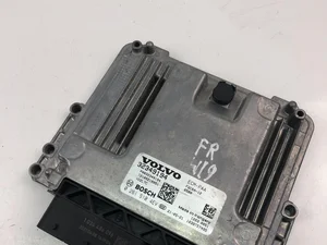 Volvo 32349194; 0261S104EV / 32349194, 0261S104EV V90 II 2022 Unidad de control del motor