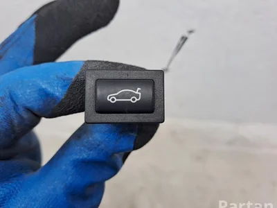 BMW 9200316 5 Touring (F11) 2012 Bouton du coffre à bagages - Image 1