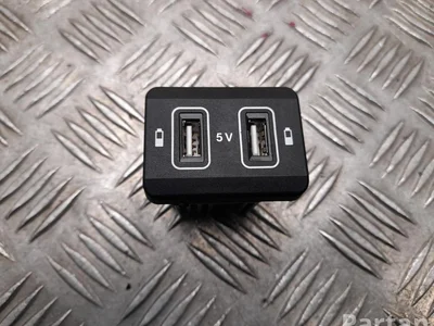 Mercedes-Benz A 213 820 77 01 / A2138207701 E-CLASS T-Model (S213) 2019 Périphérique d'entrée USB - Image 1