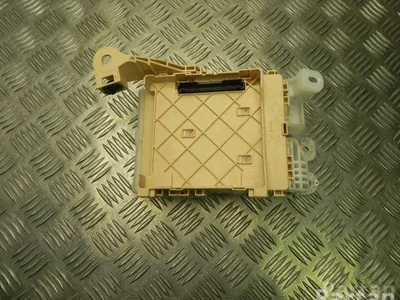 Toyota 82730-12X81 / 8273012X81 AURIS (_E18_) 2017 Saugiklių dėžė - Nuotrauka 1