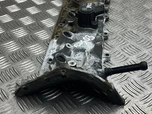 Mercedes-Benz A 282 010 02 01 / A2820100201 A-CLASS W177 2020 Couvercle de culasse