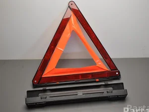 Mercedes-Benz A0008900597 ; A1718900197 / A0008900597, A1718900197 C-CLASS (W205) 2015 Éclairage d'urgence / interrupteur de danger