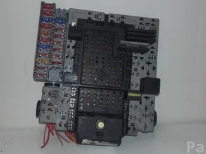 Volvo 8688153, 8622520 V70 II (SW) 2001 Caja de fusibles