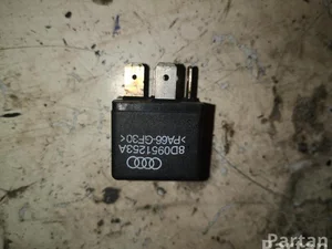 Audi 8D0951253A A8 (4D2, 4D8) 2002 Relais