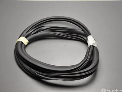 Peugeot 308 SW II 2017 Joint d'étanchéité de porte Left Rear - Image 1