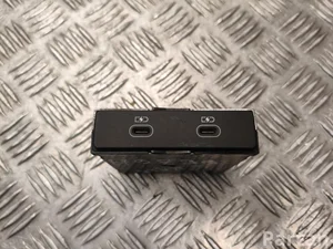 Audi 85E 035 954 A / 85E035954A Q5 GUB 2025 Urządzenie wejściowe USB