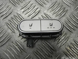 Mercedes-Benz A 167 905 98 00 / A1679059800 GLE (W167) (2019 ...) 2019 Interrupteur de chauffage de siège