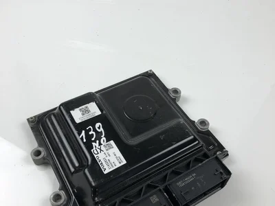 Volvo 31452623 V40 Hatchback 2014 Unité de contrôle moteur - Image 1