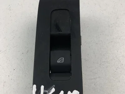 Volvo 31456060 XC40 2021 Bouton de lève-vitre Right Rear - Image 1