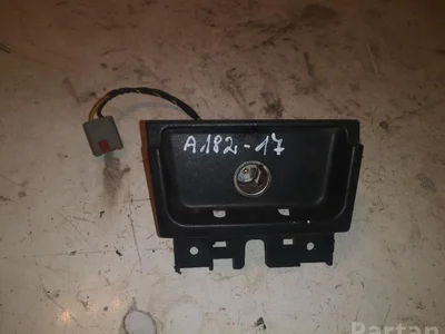 Volvo 8696219 S80 I (TS, XY) 1999 Allume-cigarette - Image 1