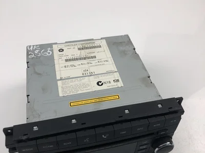 Jeep 05064925AG CHEROKEE (KK) 2009 Radio / lecteur CD - Image 1