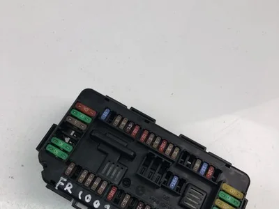 BMW 9389068 5 (F10) 2010 Boîte à fusibles - Image 1