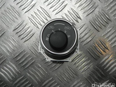 Toyota 75K354 YARIS (_P13_) 2020 Appareil de commande - Image 1