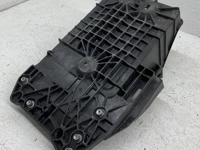 Mazda B45A56041 3 (BM) 2018 Bac à batterie - Image 1