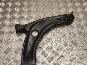 Toyota YARIS (_P13_) 2020 Vorderseite Querlenker unten vorne rechts