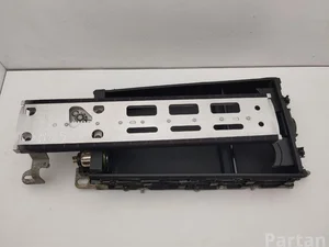 Aston Martin HY53-045B38-AC, HY53-045L90-AC / HY53045B38AC, HY53045L90AC DB11 (AM5) 2019 Accoudoir