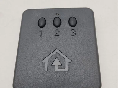 Maserati GRAN TURISMO 2008 Unité de commande pour ouvre-porte de garage radiocommandé - Image 1