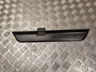 Gebrauchtes Original Tesla 1763670-01-A / 176367001A MODEL 3 2025 Einstiegleiste rechts vorne - Bild 1