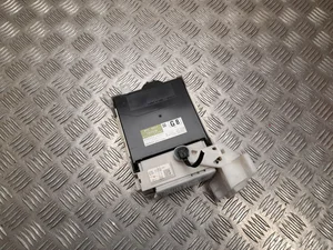 Toyota 82730-47441, 89221-47252 / 8273047441, 8922147252 PRIUS PLUS (_W4_) 2014 Boîte à fusibles